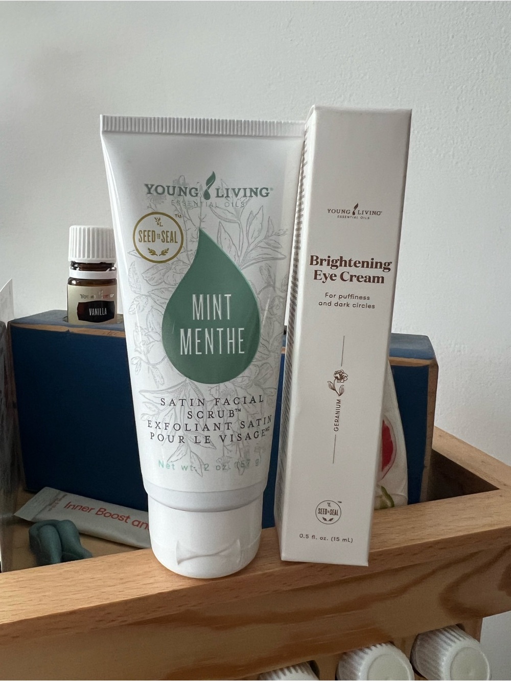Young Living Mint Menthe Satin Facial Scrub - White & Green